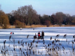 Heimatverein Warendorf: Wintervergnügen 2006 am zugefrorenen Emssee