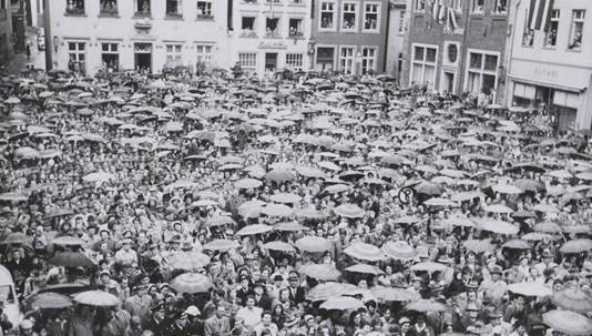 1956 Heimkehr aus Stockholm Marktplatz Bild Rotgarn
